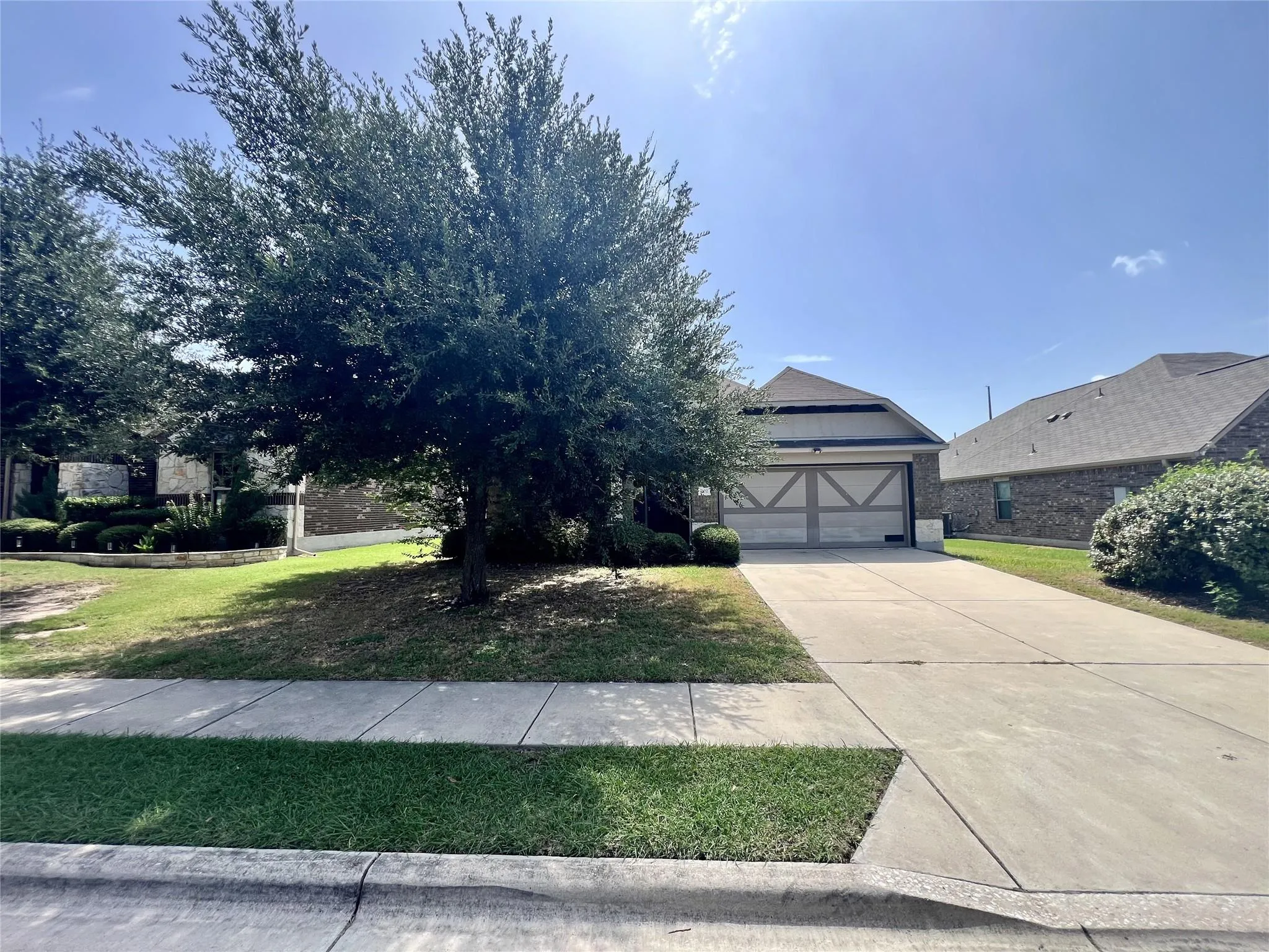 Photo 2 of 202 EMORY FIELDS DR