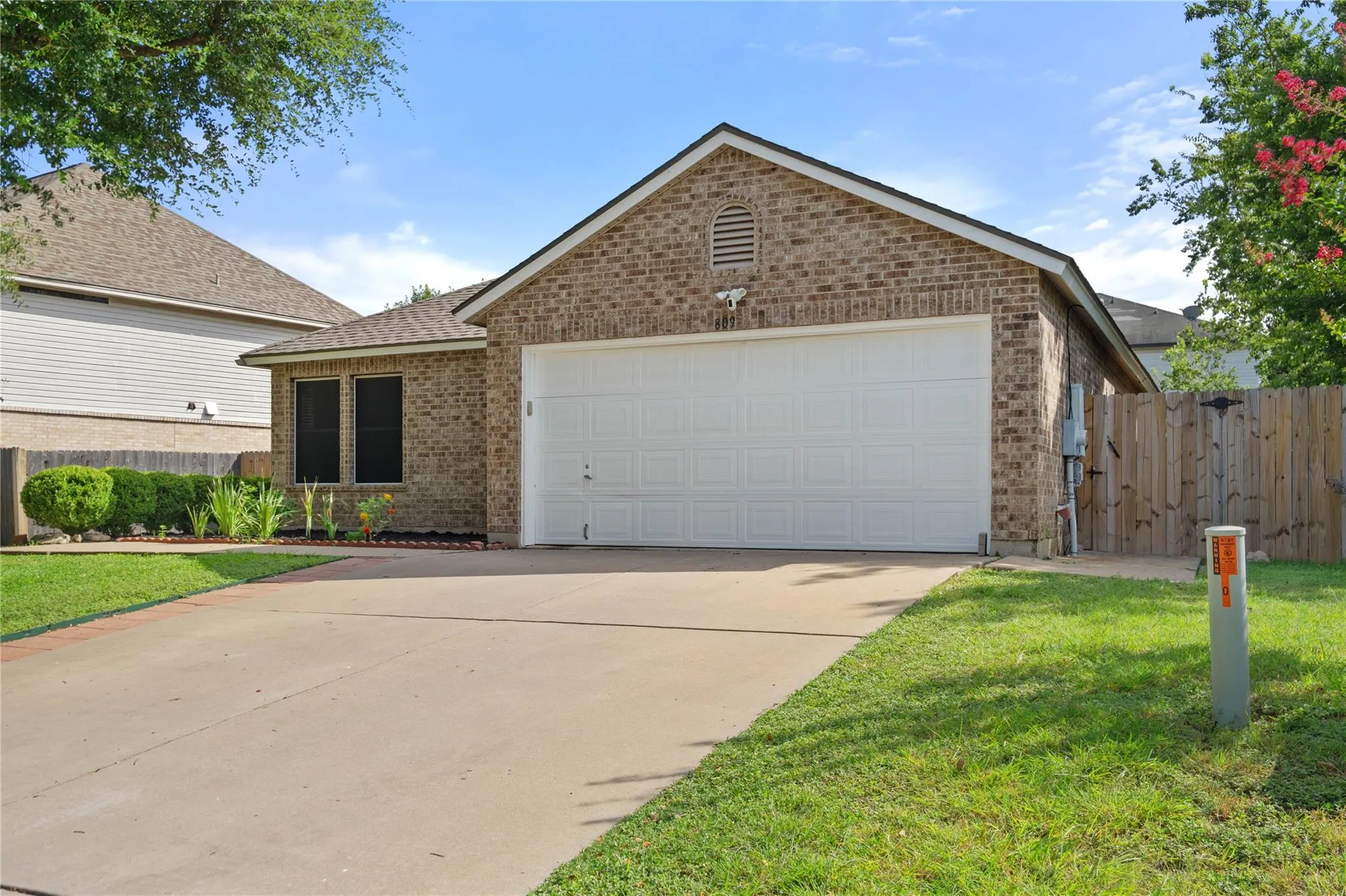 Photo 3 of 809 BETTERMAN DR