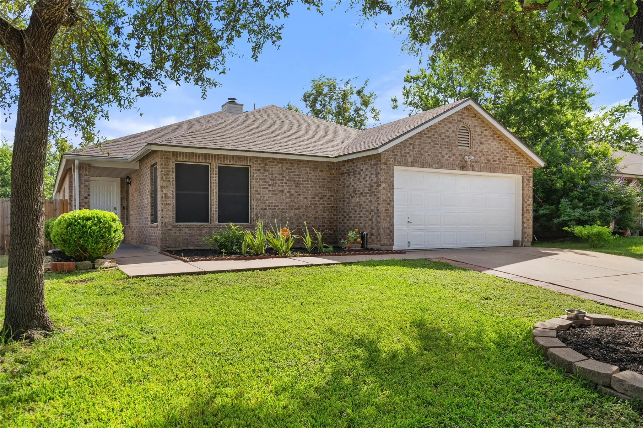 Photo 4 of 809 BETTERMAN DR