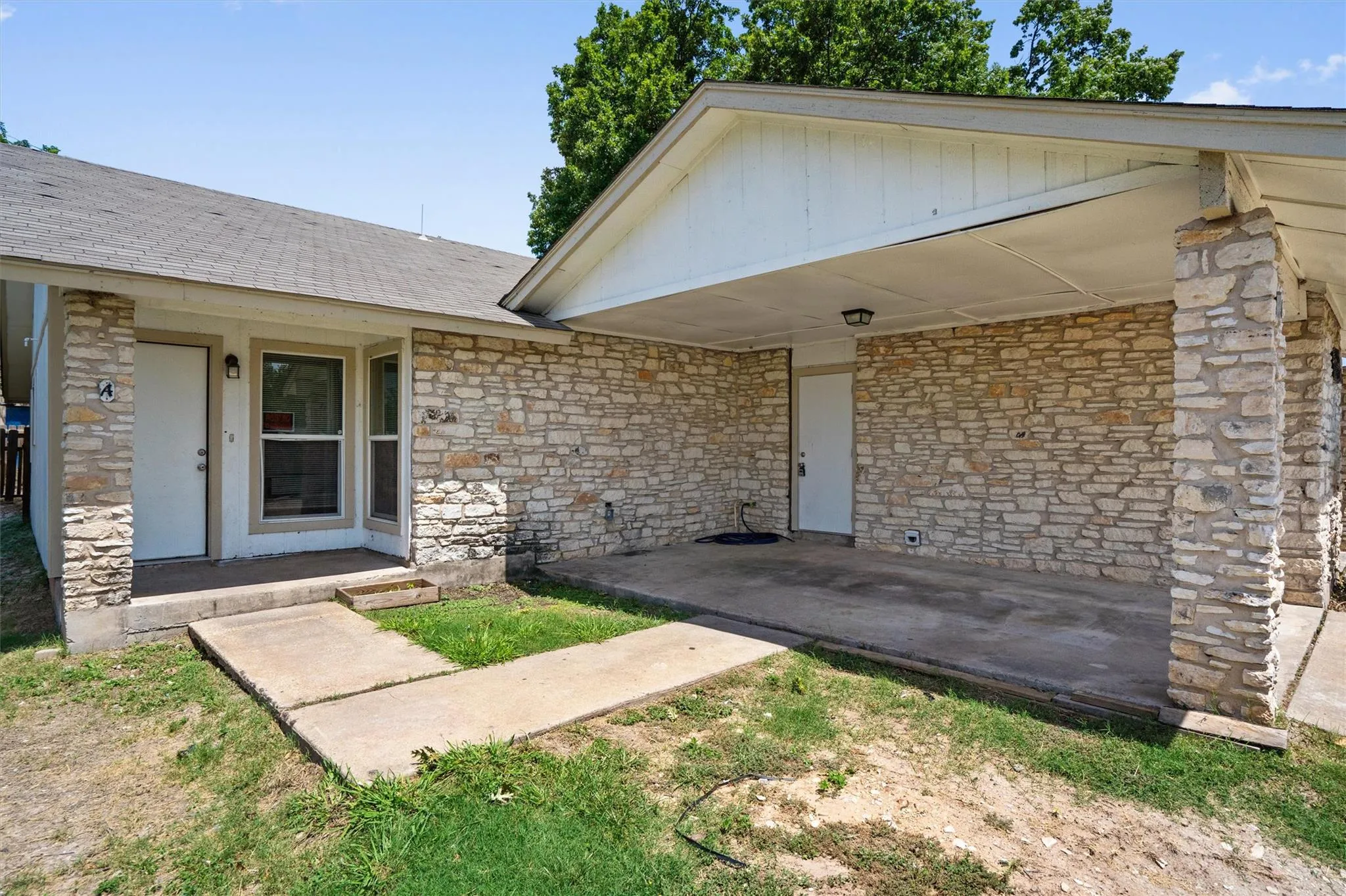 Photo 2 of 900 FIELDWOOD DR
