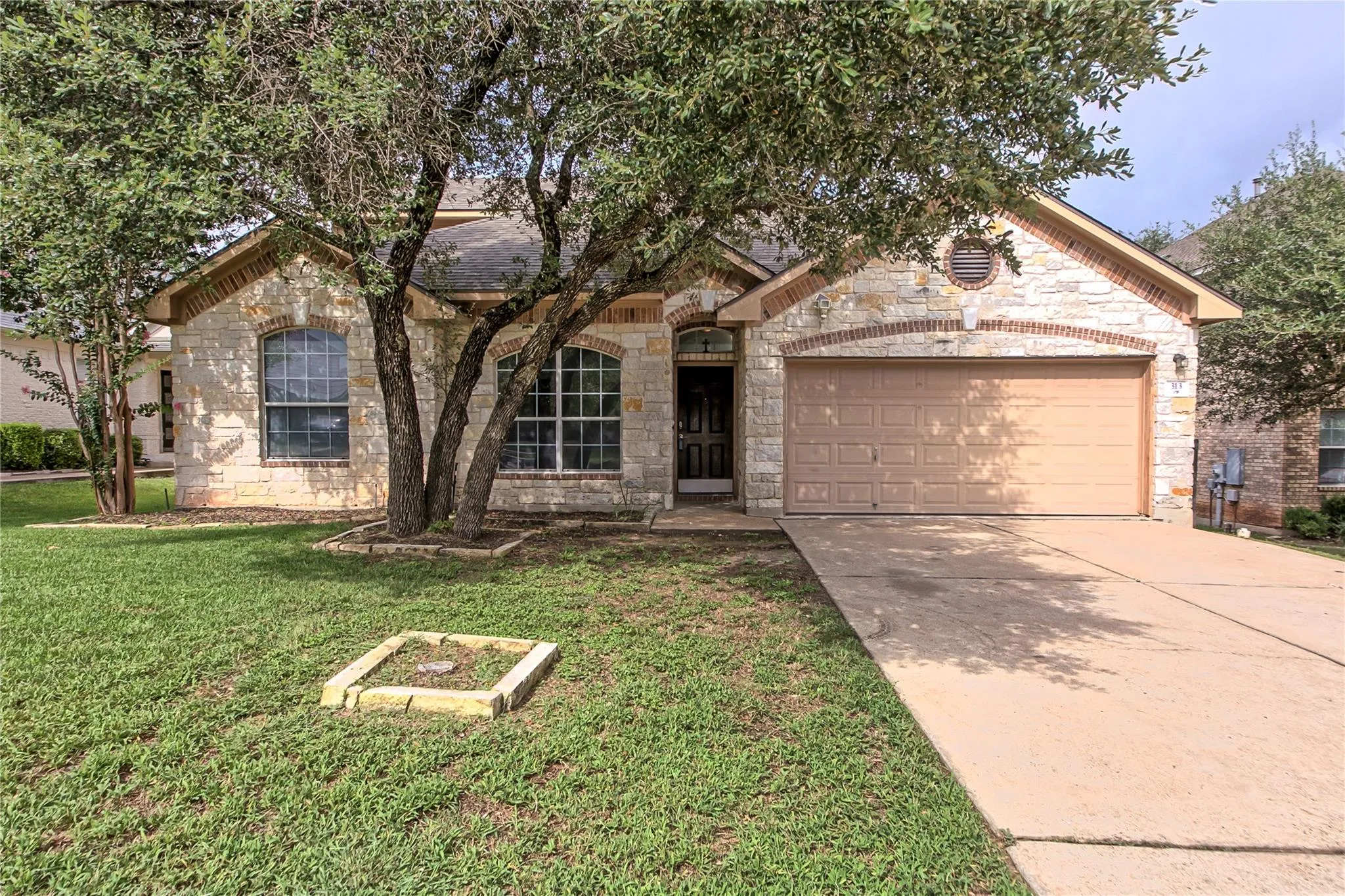 Photo 2 of 313 OLMOS DR