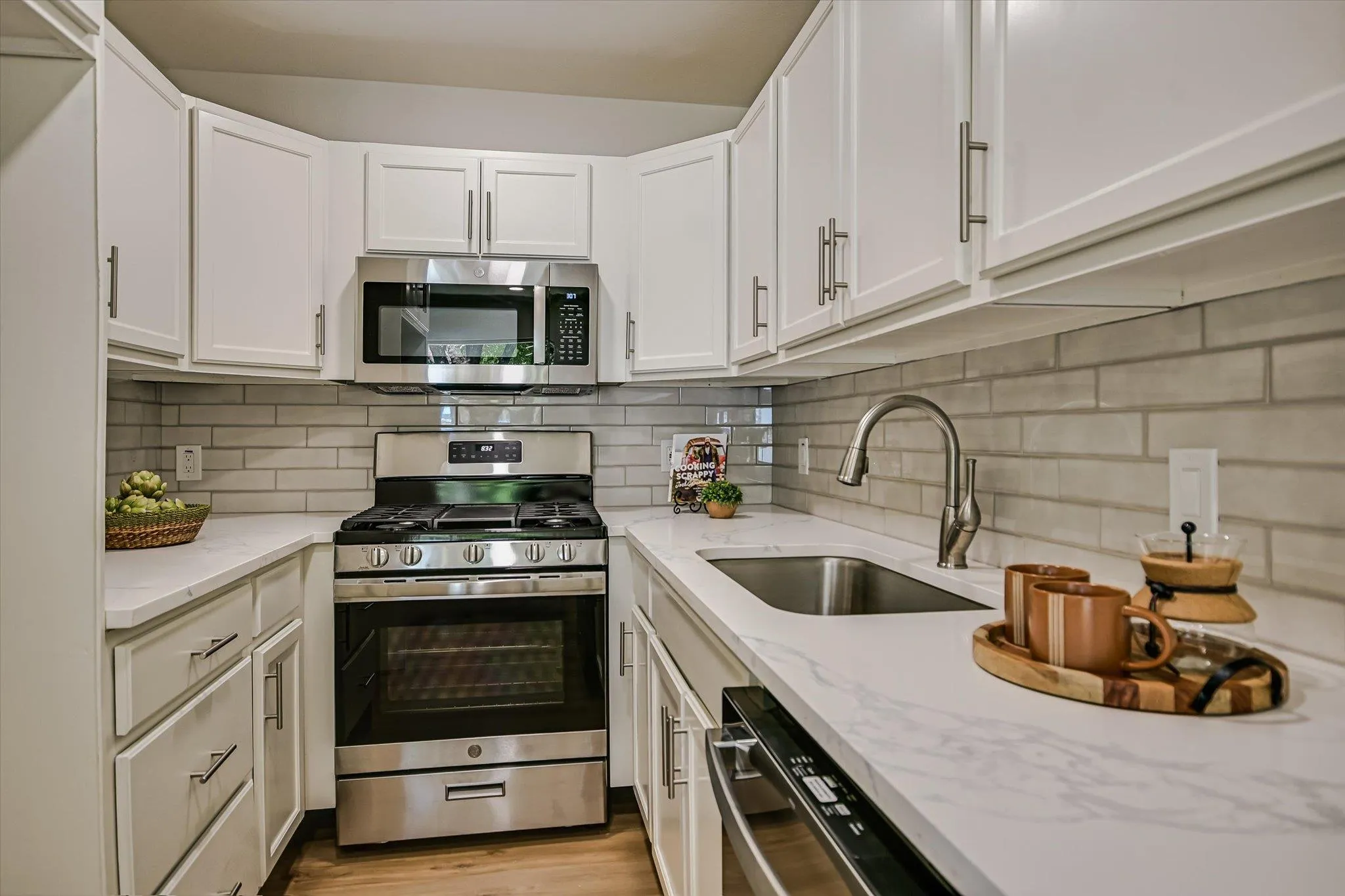 Photo 3 of 4508 CRAIGWOOD DR