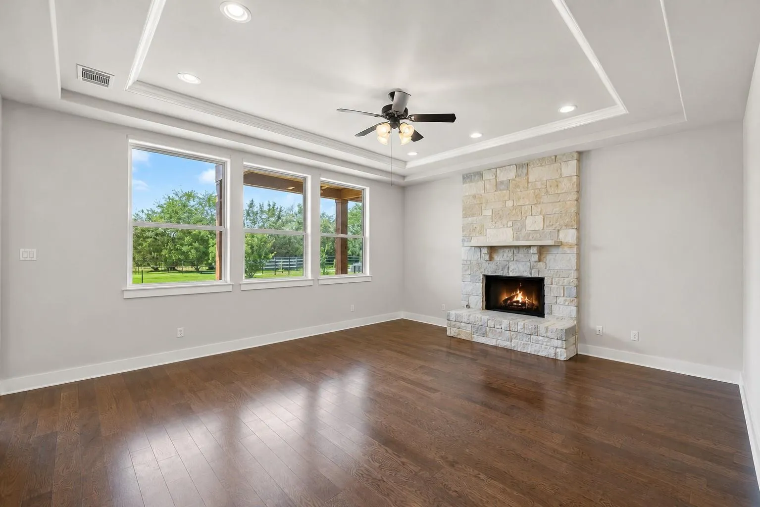 Photo 3 of 10183 BRANGUS RD
