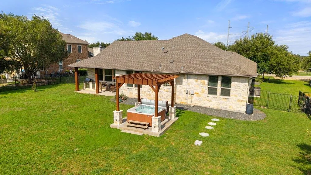 Photo 4 of 10183 BRANGUS RD