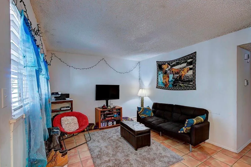 Photo 2 of 803 W 28TH ST #201