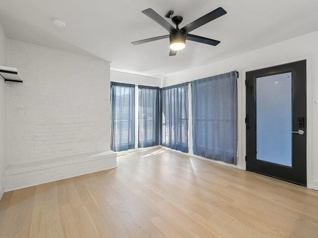 Photo 2 of 909 REINLI ST #102