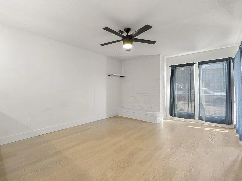 Photo 3 of 909 REINLI ST #102