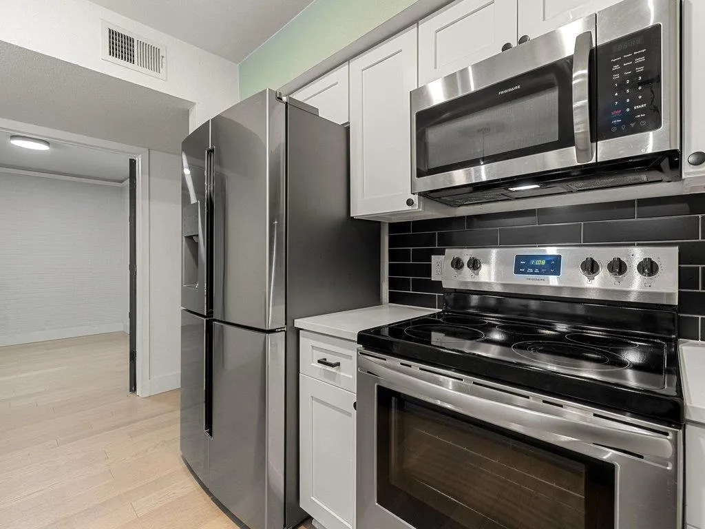 Photo 5 of 909 REINLI ST #102
