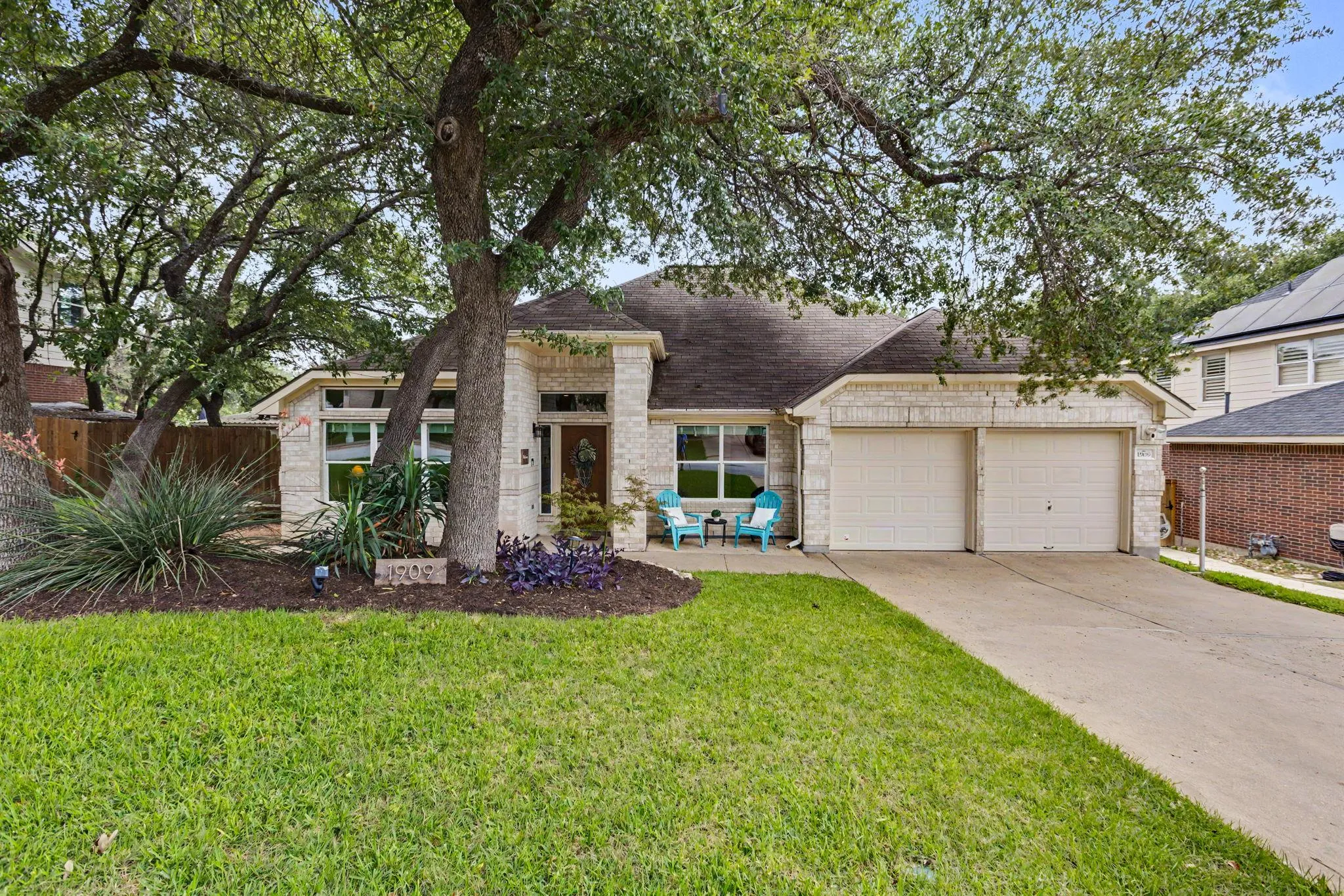 Photo 2 of 1909 HOLLY HILL DR