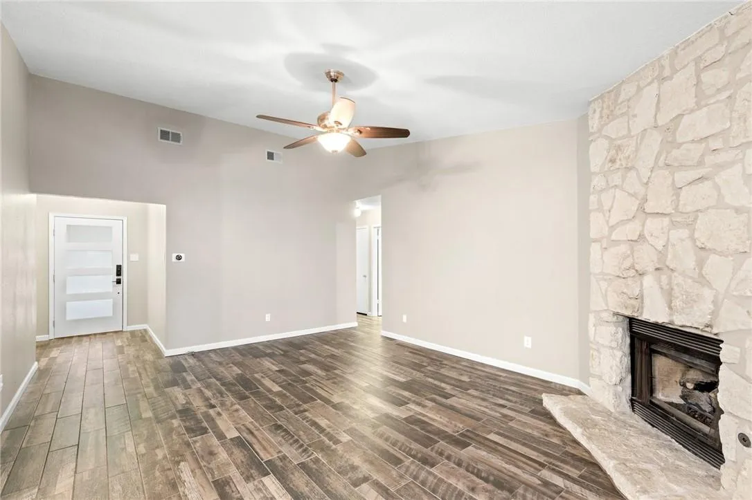 Photo 4 of 9708 MOORBERRY ST