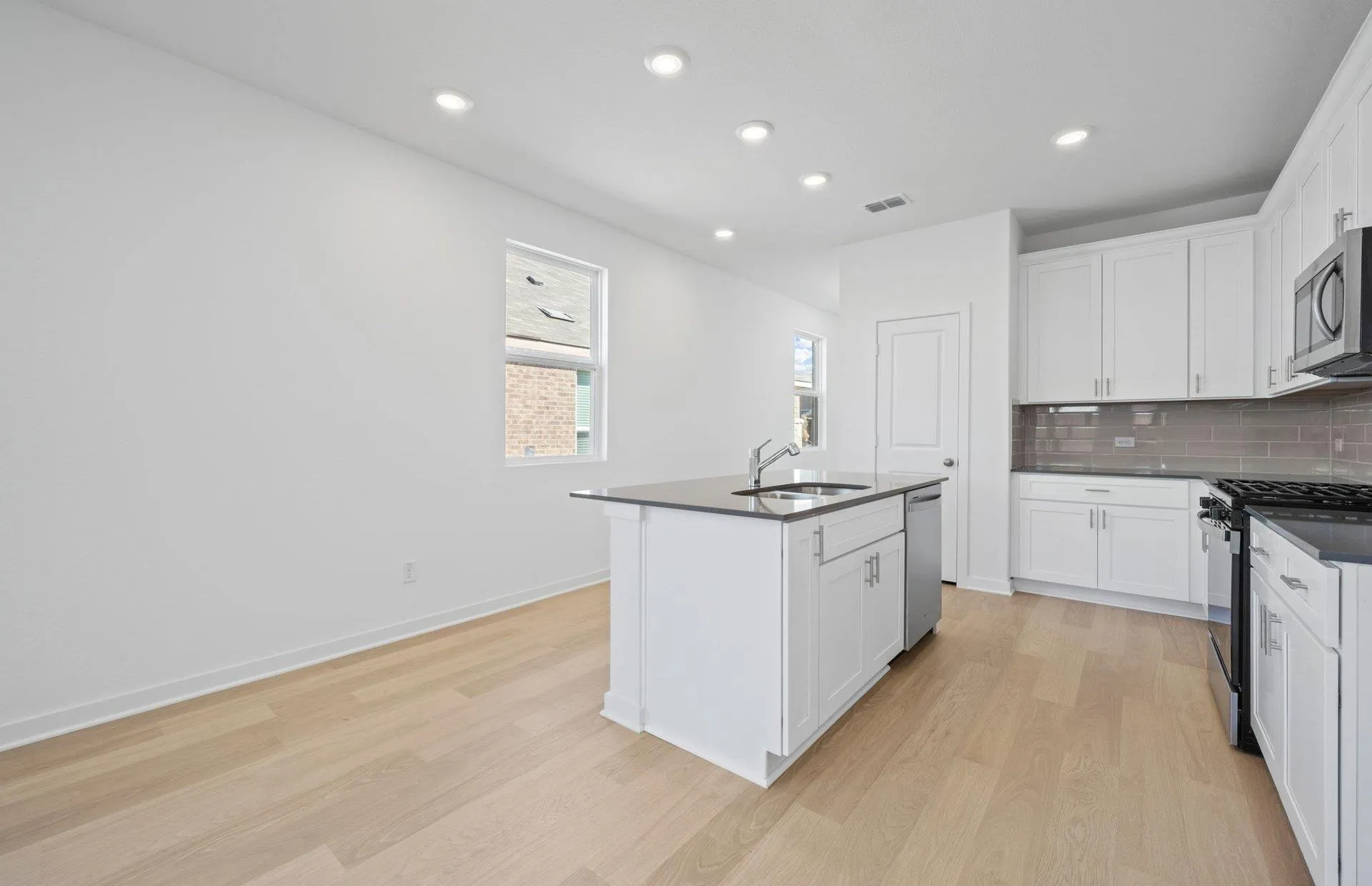Photo 4 of 128 RUBBER TREE WAY
