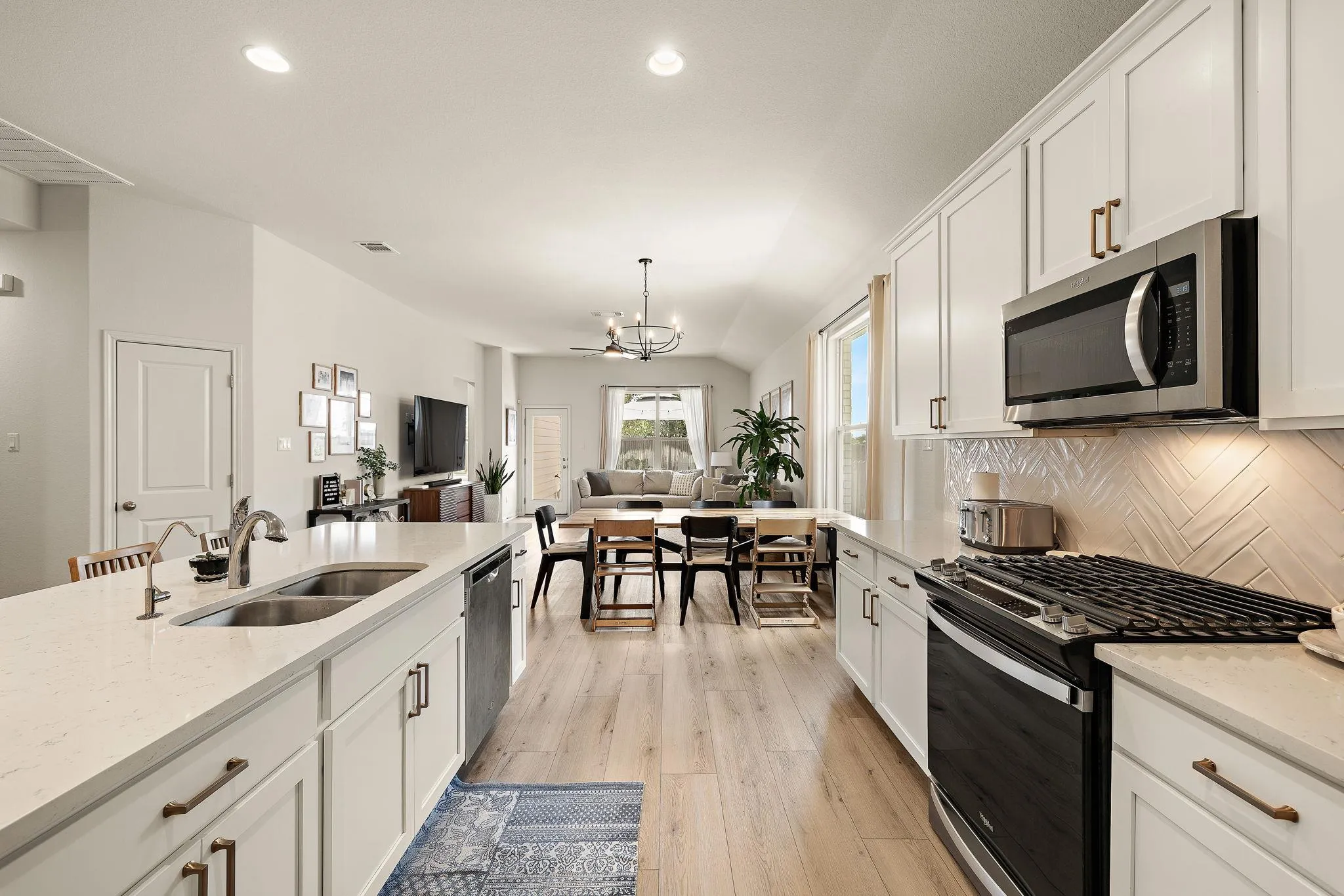 Photo 5 of 220 CASTLEFIELDS ST