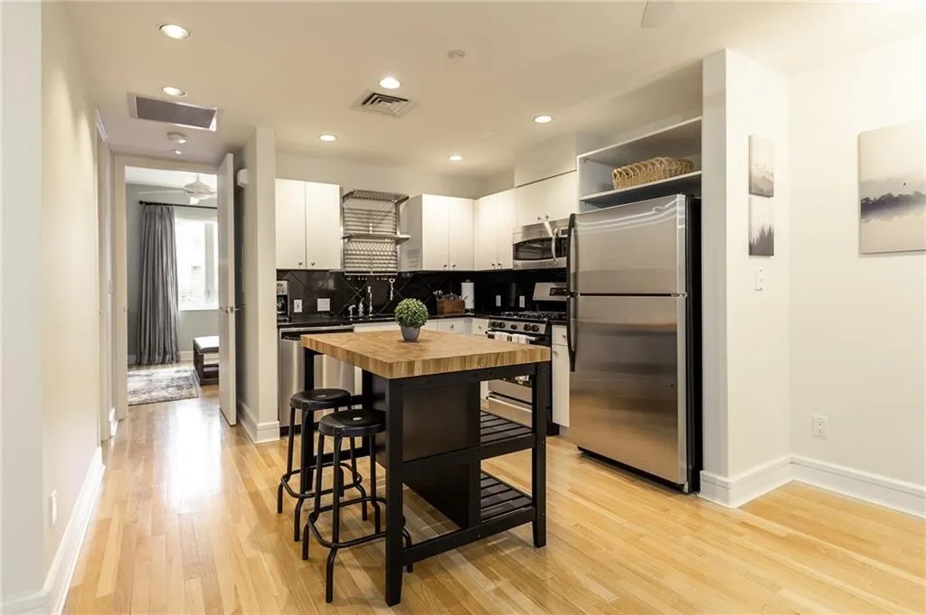 Photo 5 of 901 W 9TH ST #315