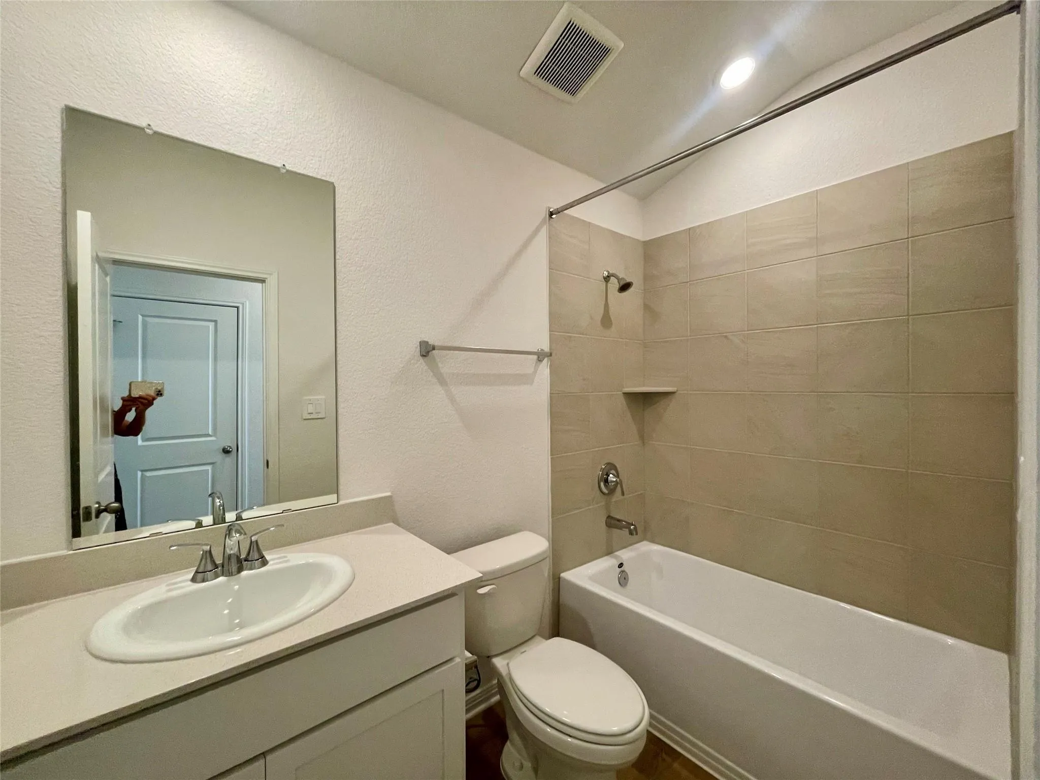 Photo 3 of 137 HOLMBY DR