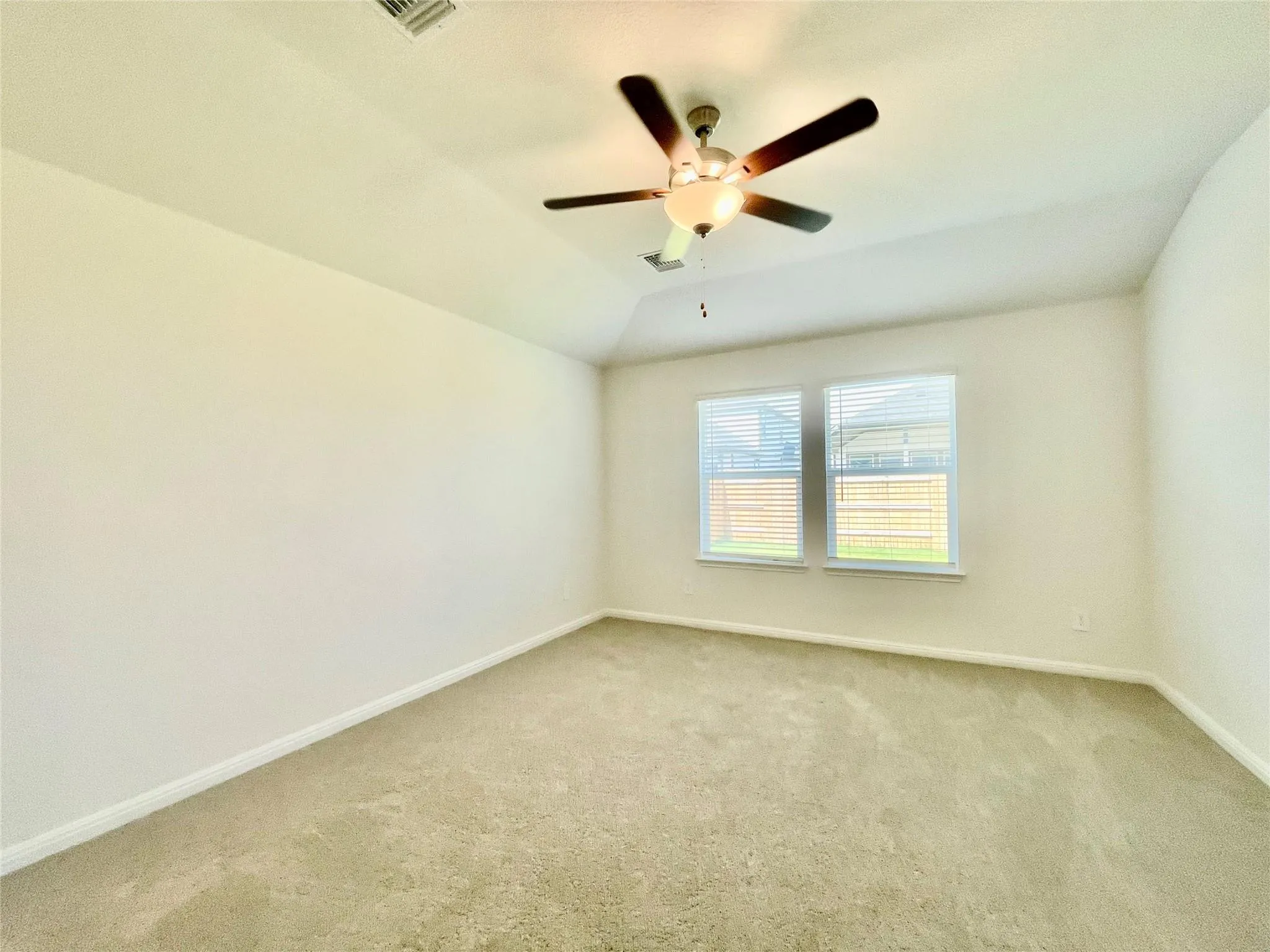 Photo 4 of 137 HOLMBY DR
