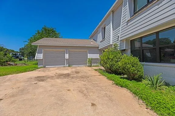 Photo 3 of 8524 S DRYFIELD DR
