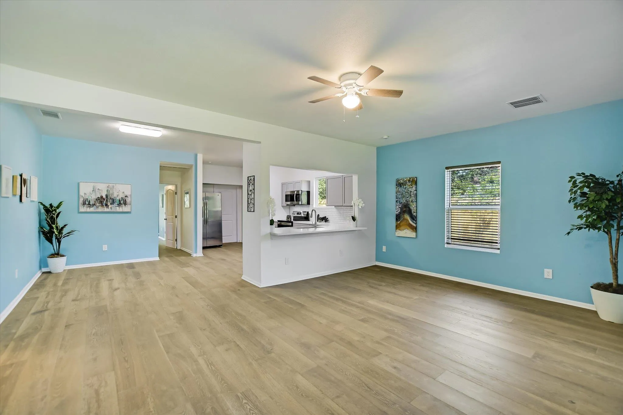 Photo 5 of 103 E HOOPES AVE