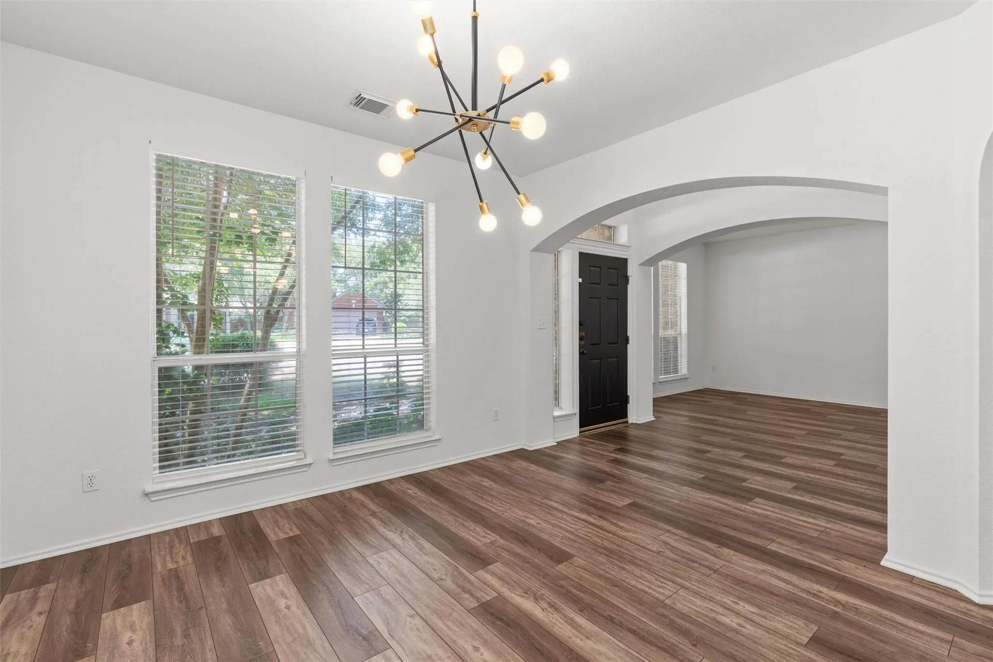 Photo 5 of 104 WHITECHAPEL CT