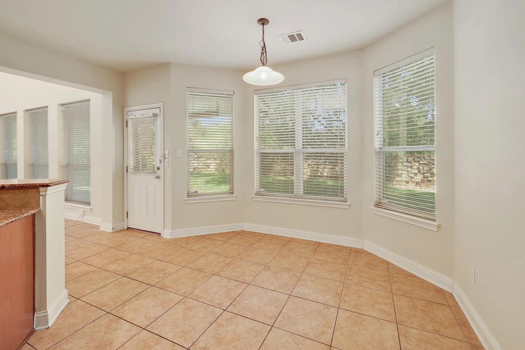 Photo 5 of 11904 QUASSIA DR