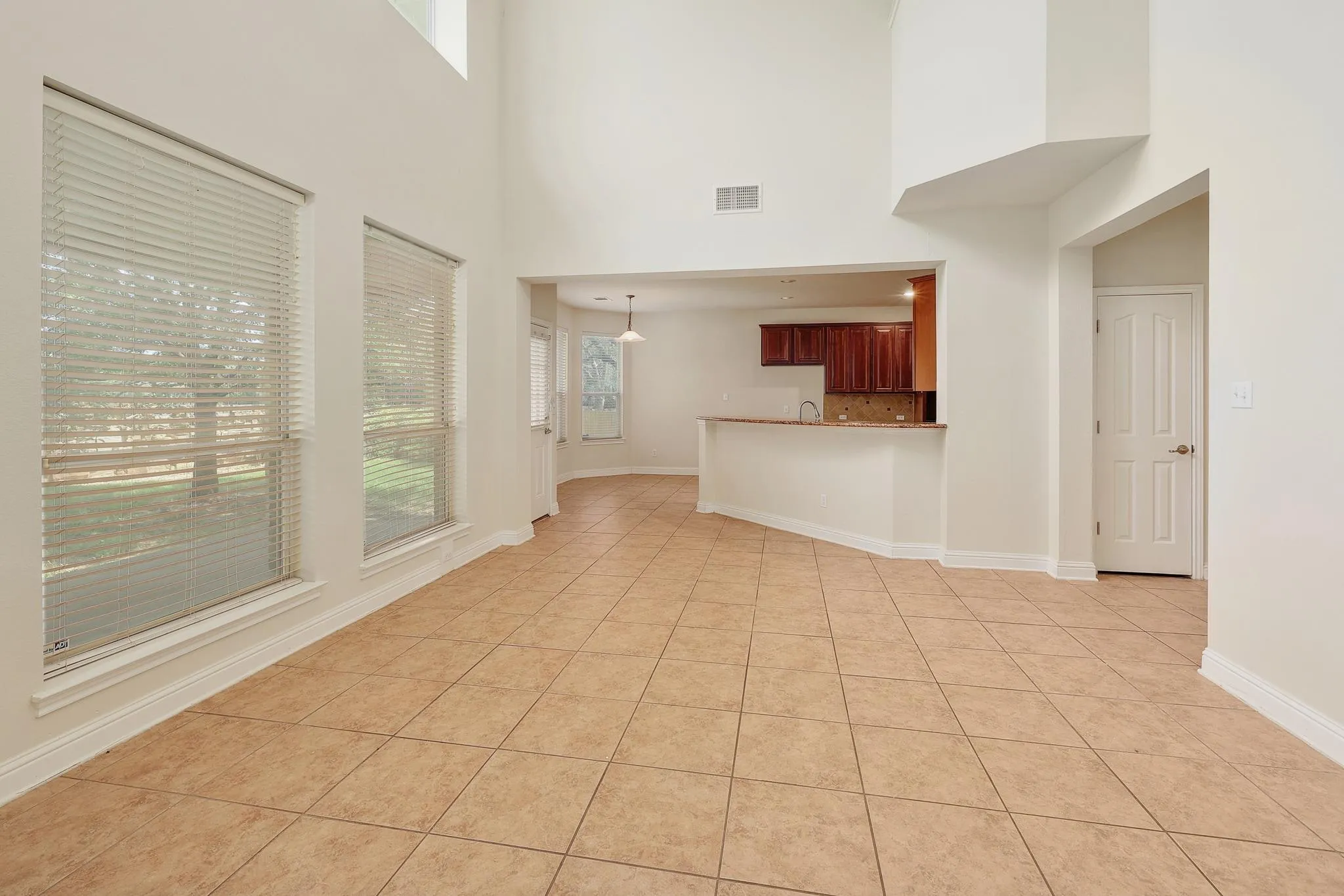 Photo 4 of 11904 QUASSIA DR