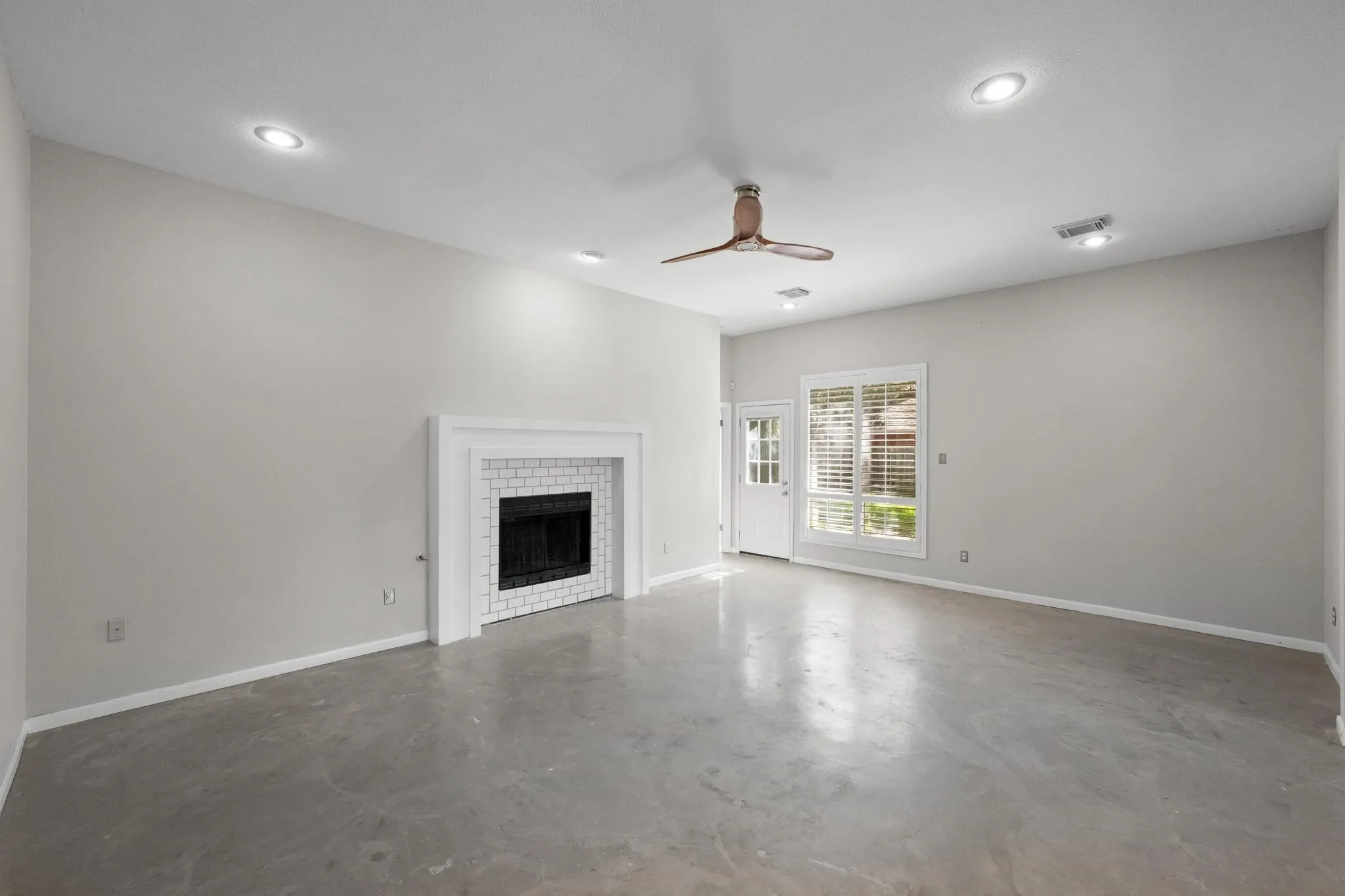 Photo 4 of 9321 COLBERG DR