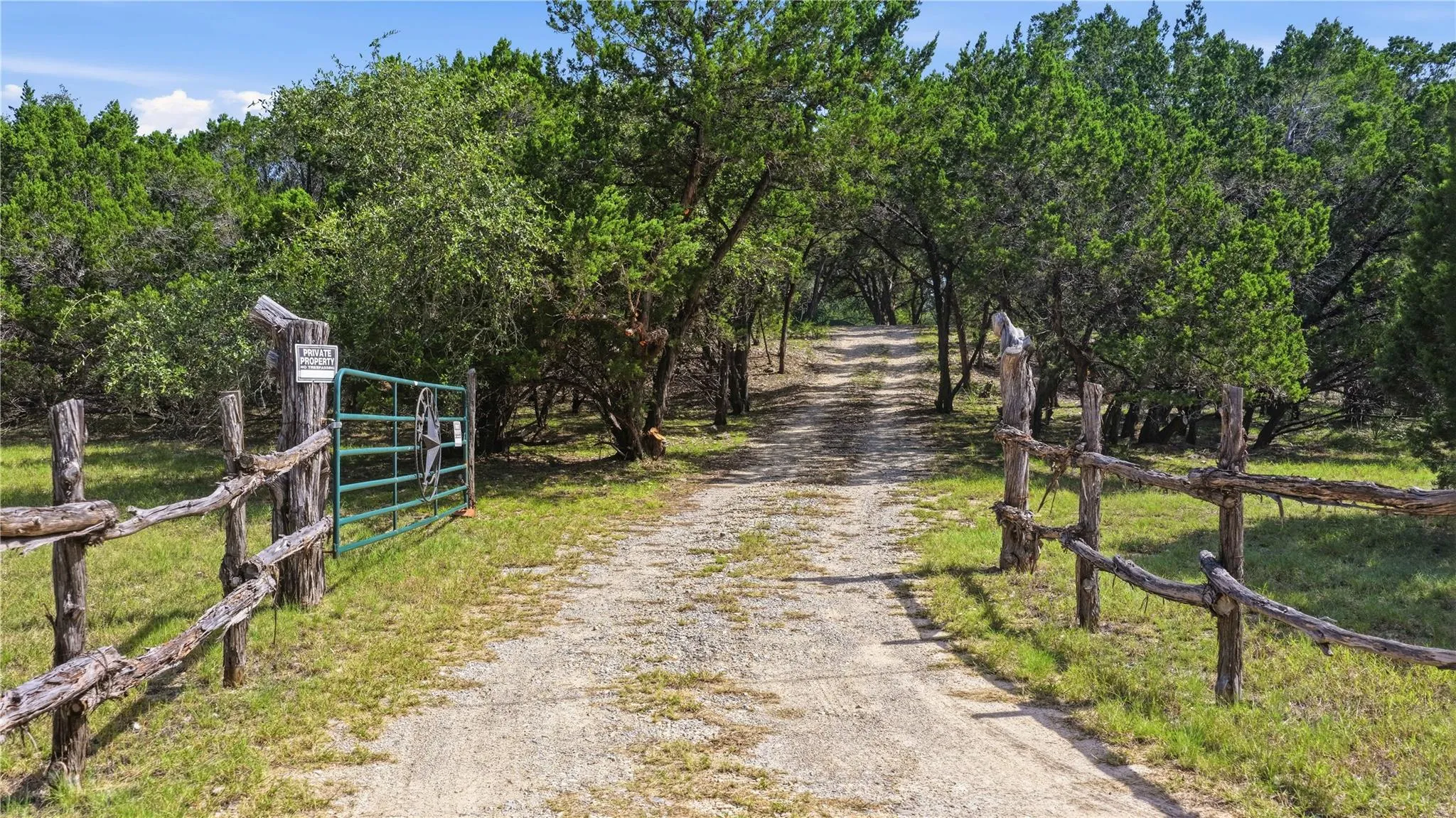 Photo 4 of 800 WOODCREEK RANCH RD