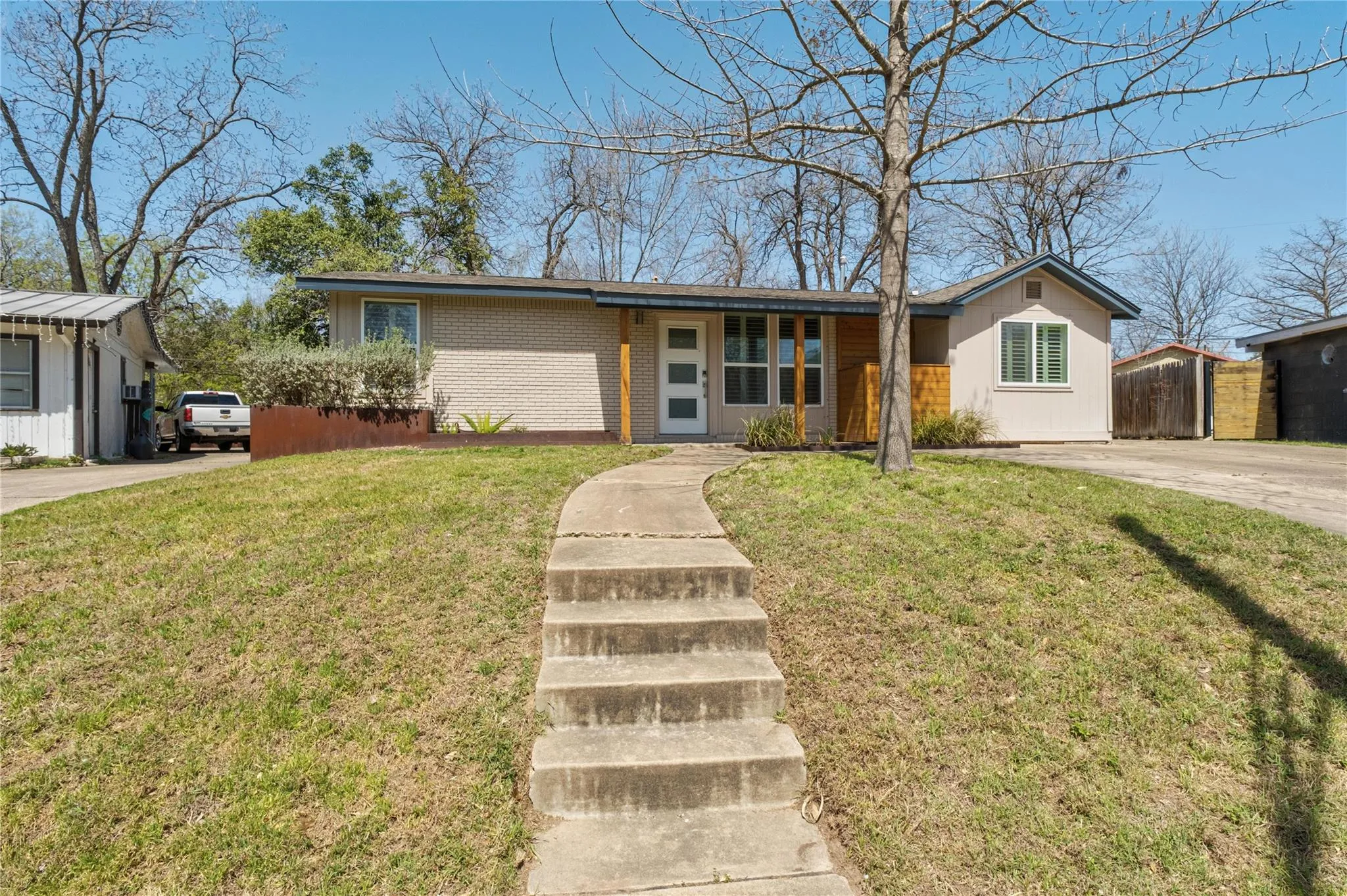 Photo 2 of 6414 KENILWORTH DR