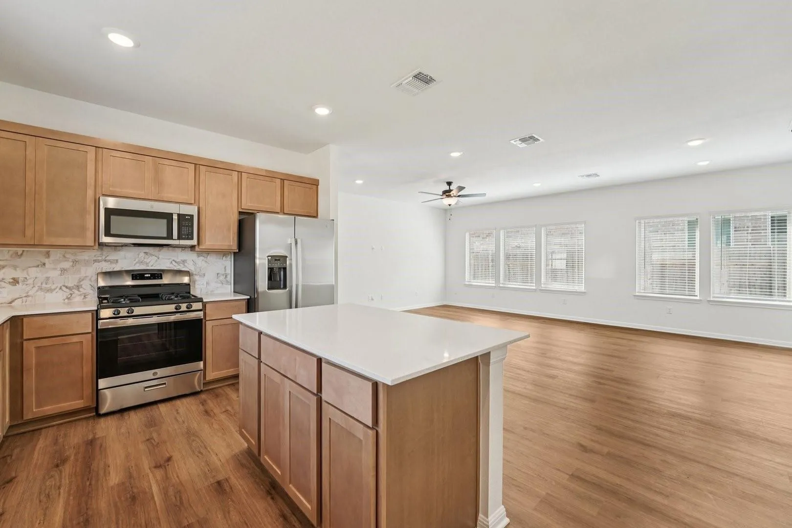 Photo 5 of 238 BAY BREEZE DR