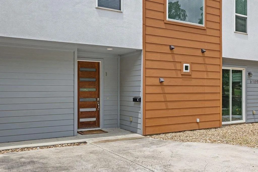 Photo 5 of 6109 CHERRYLAWN CIR #A