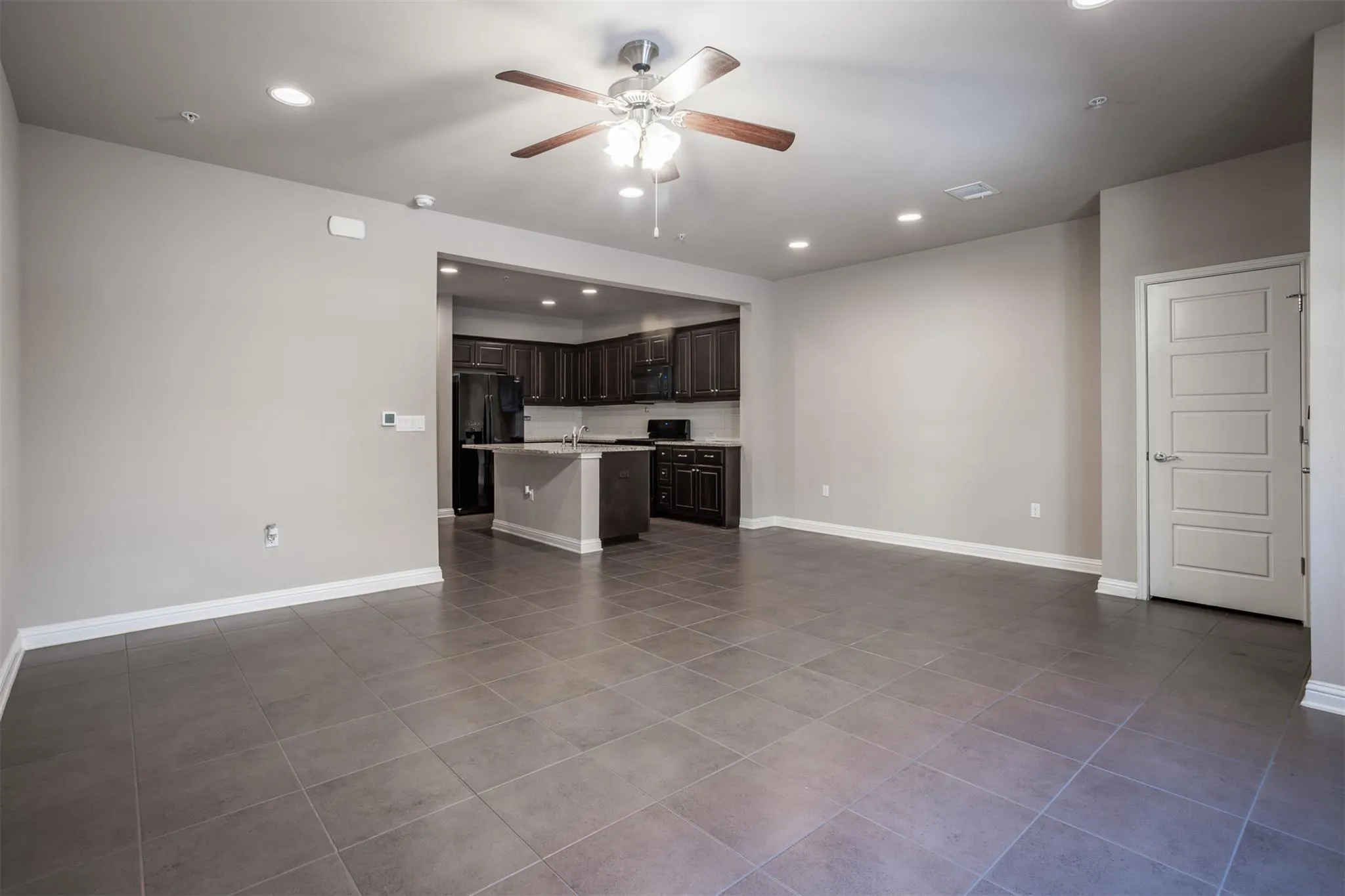 Photo 3 of 13800 LYNDHURST ST #332