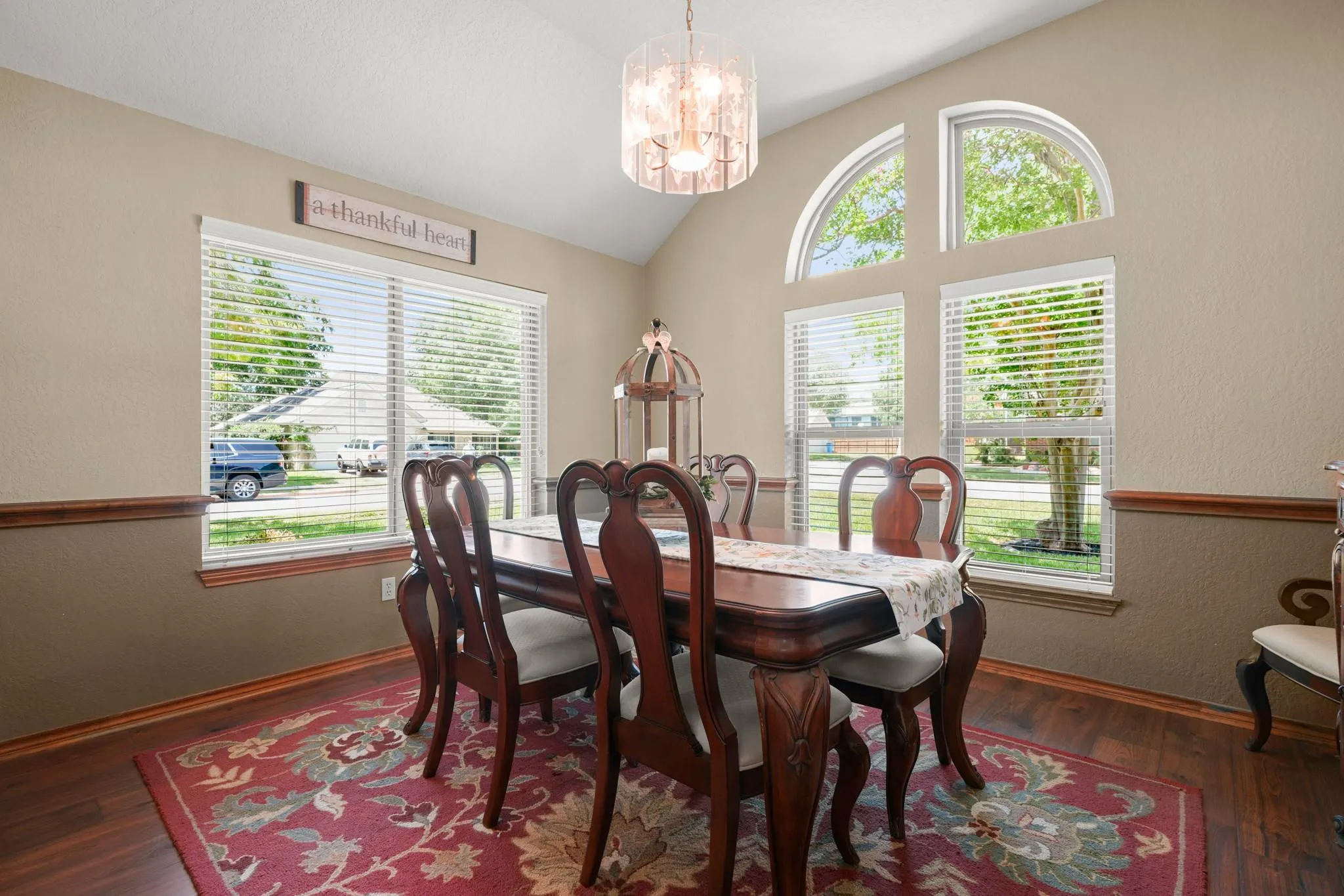 Photo 5 of 601 MAPLEWOOD CIR