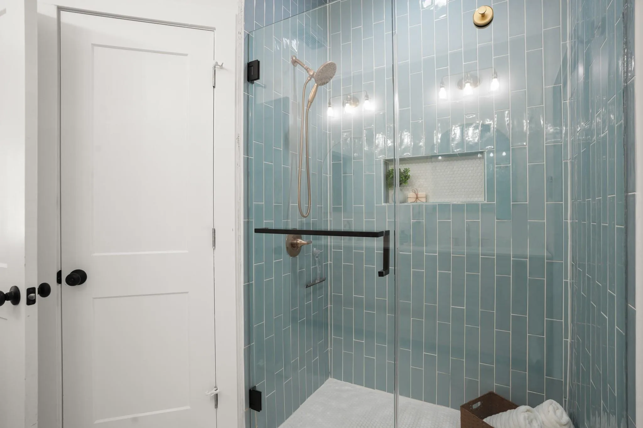 Photo 5 of 7903 BIXLER DR