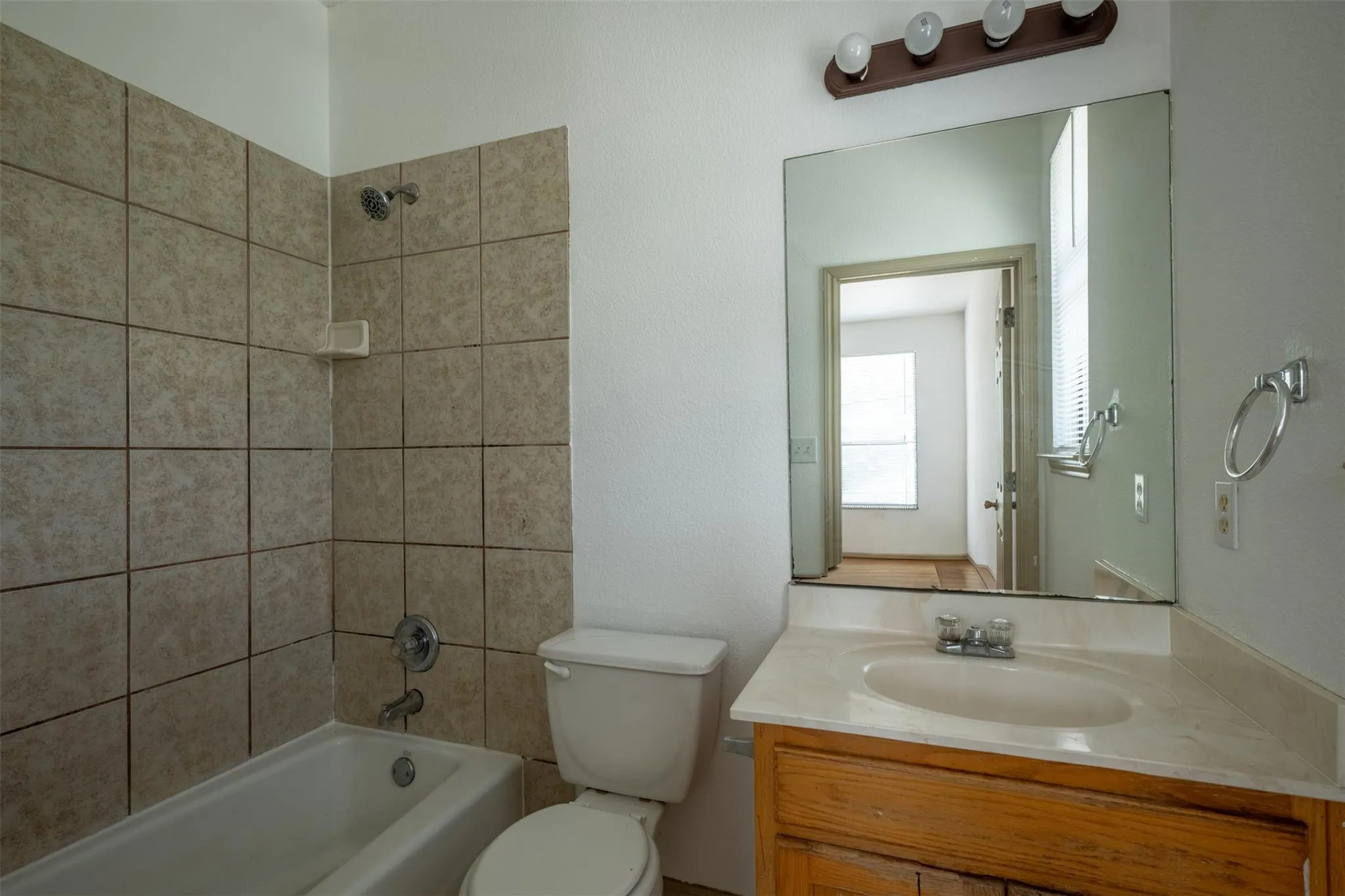Photo 4 of 8901 PARKFIELD DR