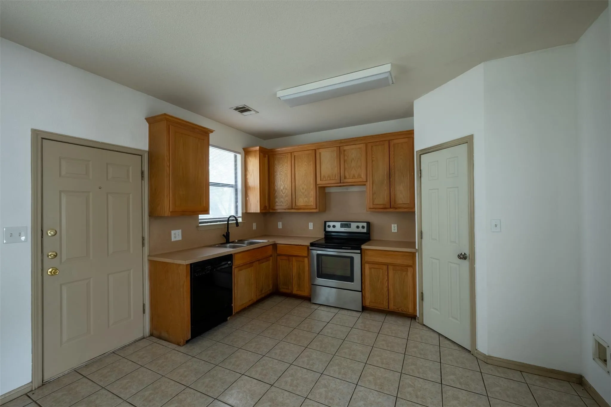 Photo 4 of 8901 PARKFIELD DR
