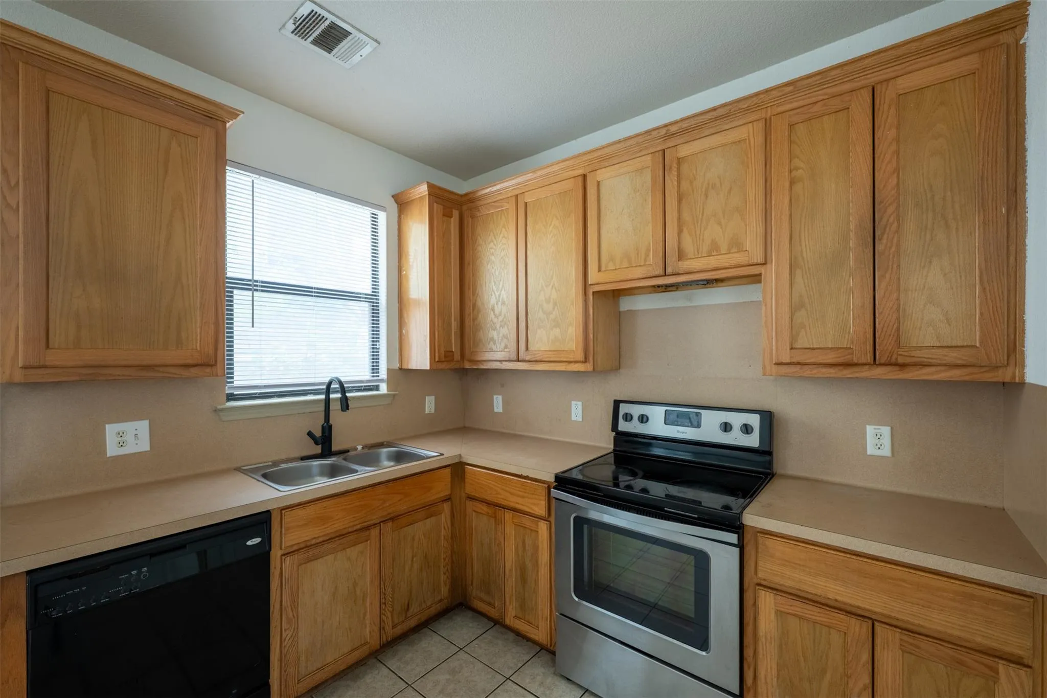 Photo 5 of 8901 PARKFIELD DR