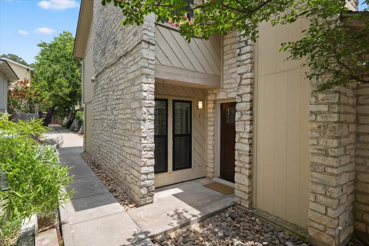 Photo 3 of 2500 ENFIELD RD #1