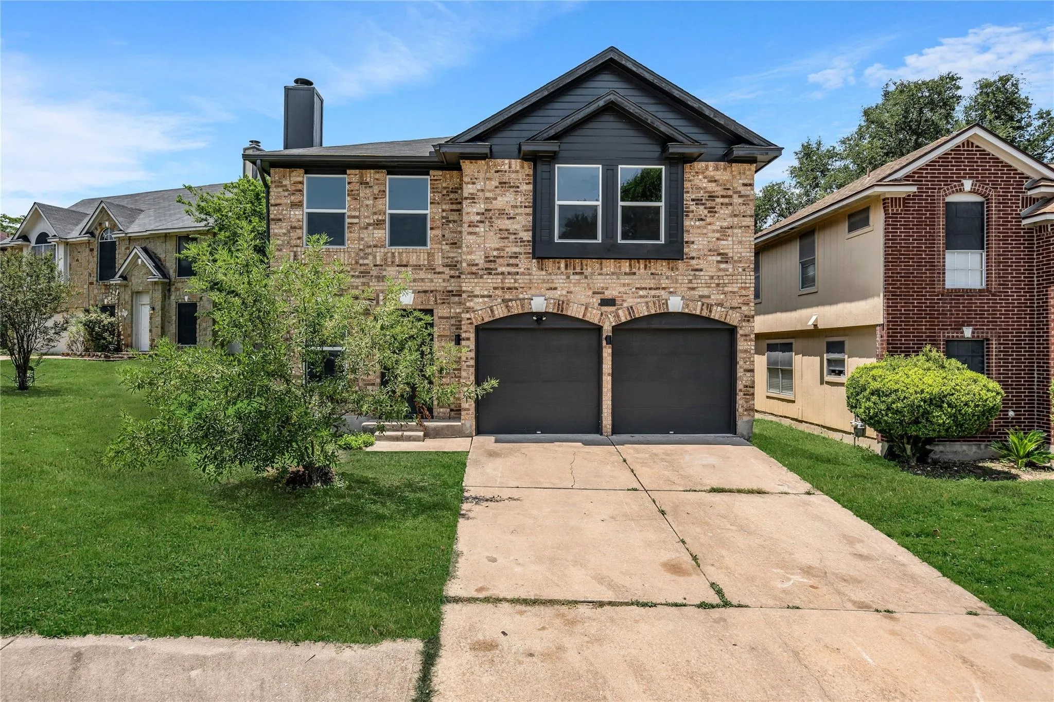 Photo 2 of 13916 MARICELLA LN