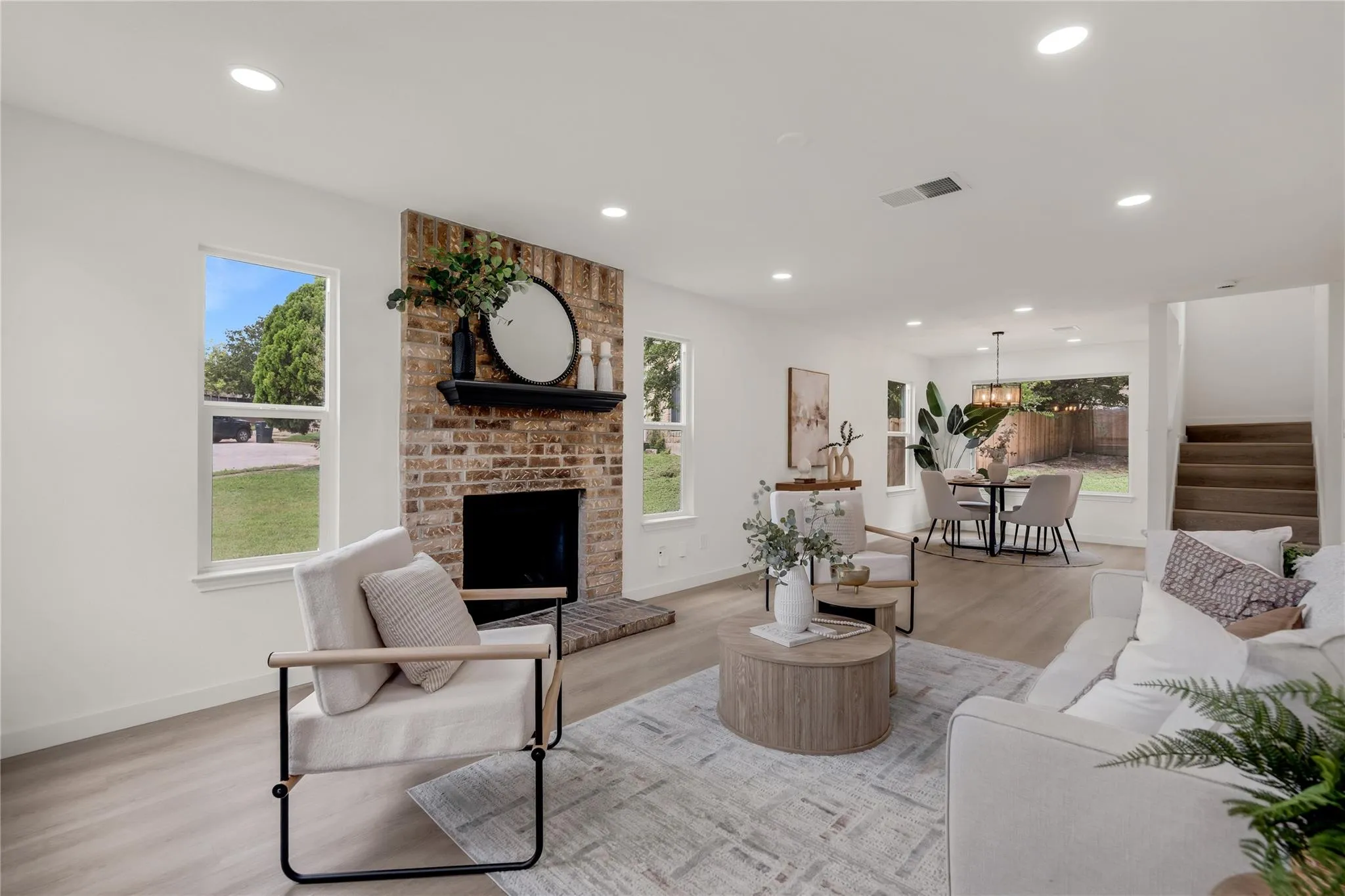 Photo 5 of 13916 MARICELLA LN