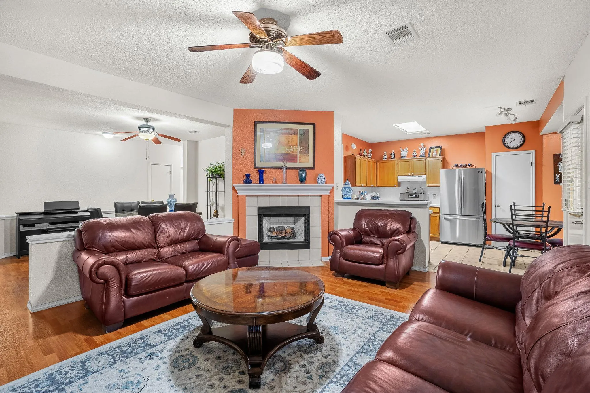 Photo 4 of 1121 BLACK LOCUST DR