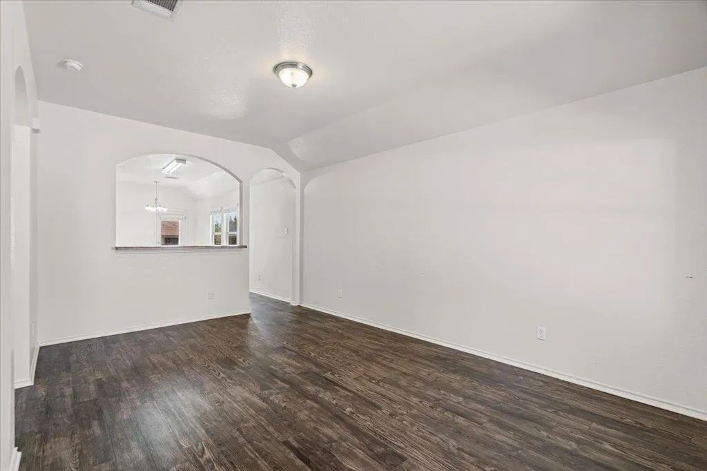 Photo 4 of 612 AMBER LN