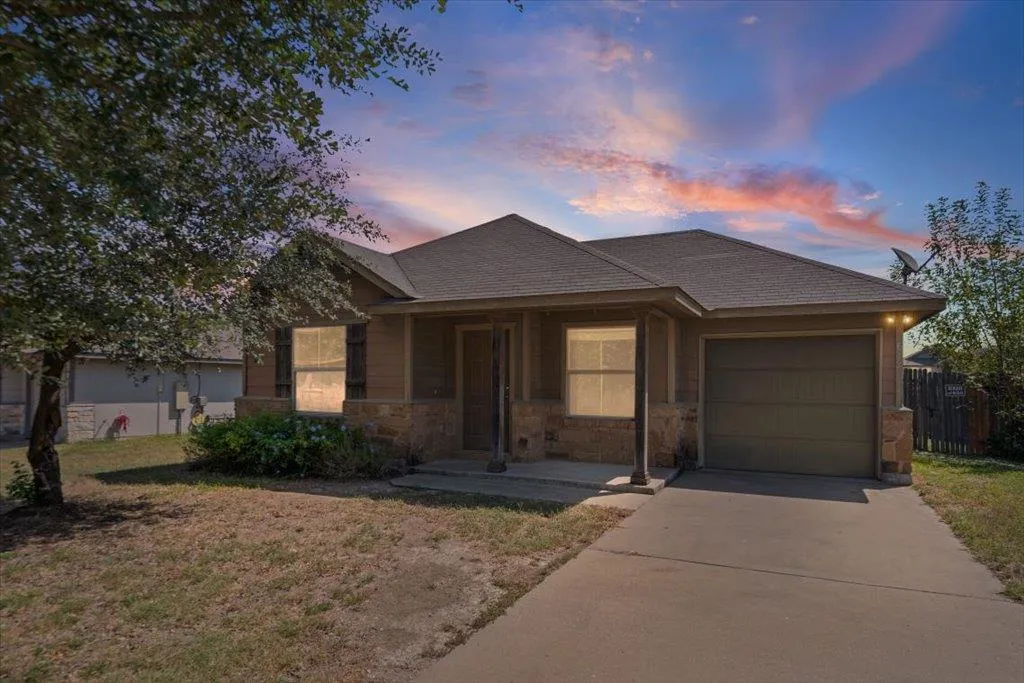 Photo of 612 AMBER LN, Jarrell, TX, 76537