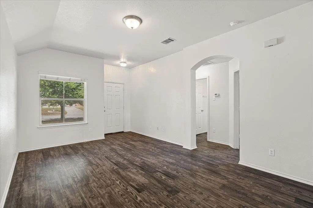 Photo 5 of 612 AMBER LN