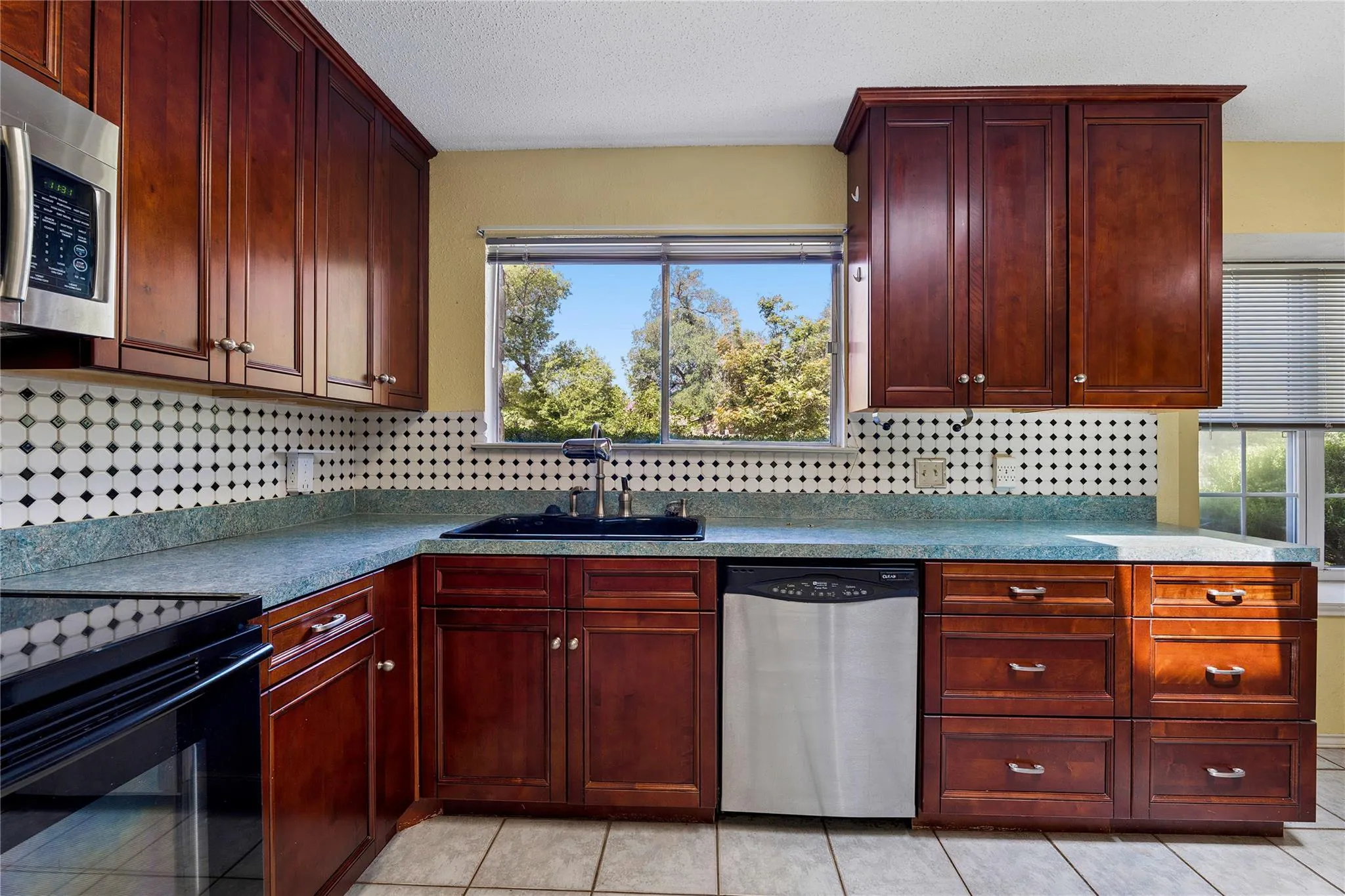 Photo 3 of 12715 CRYSTAL CREEK DR