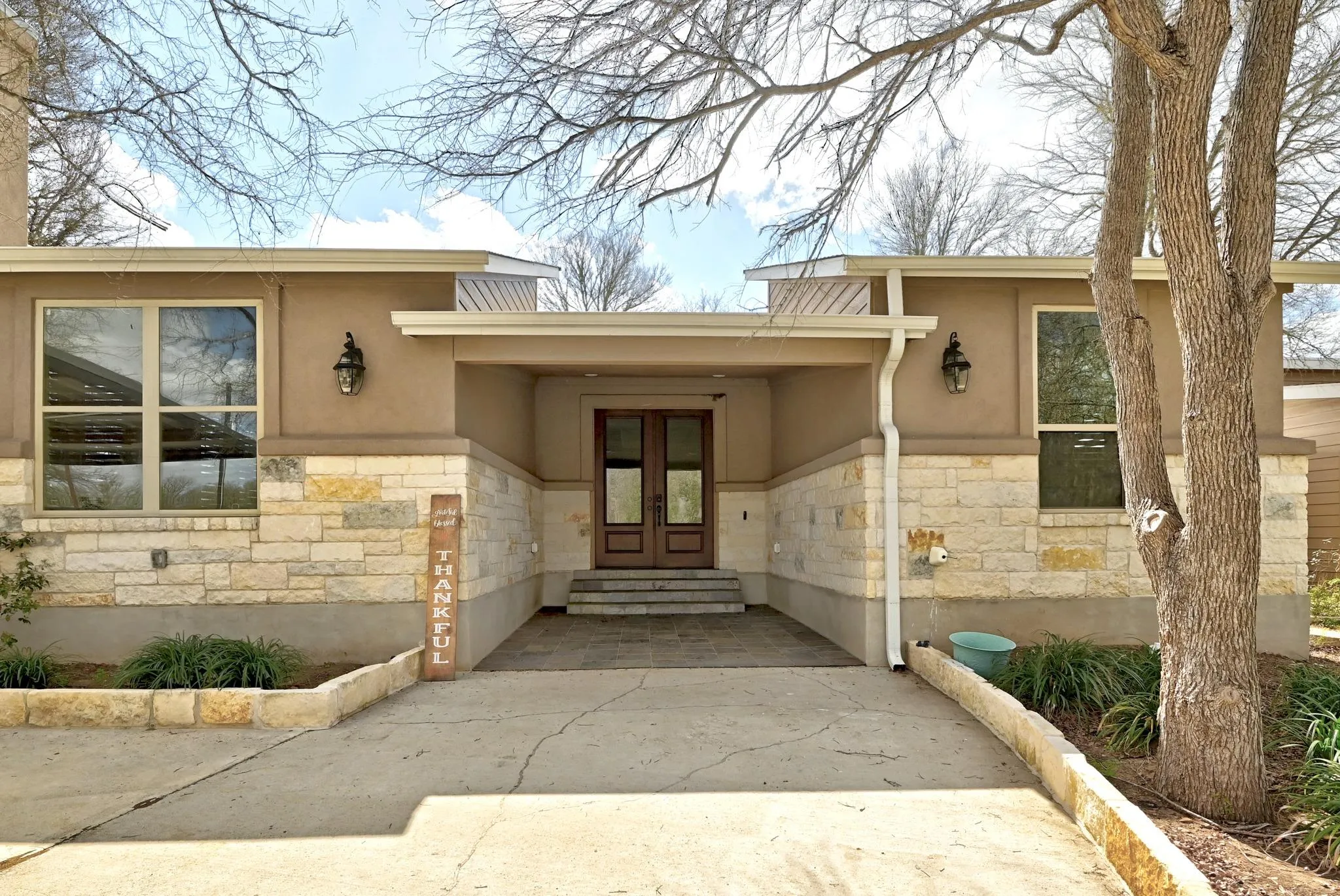 Photo of 2247 OLD HIGHWAY 20, Mc Dade, TX, 78650