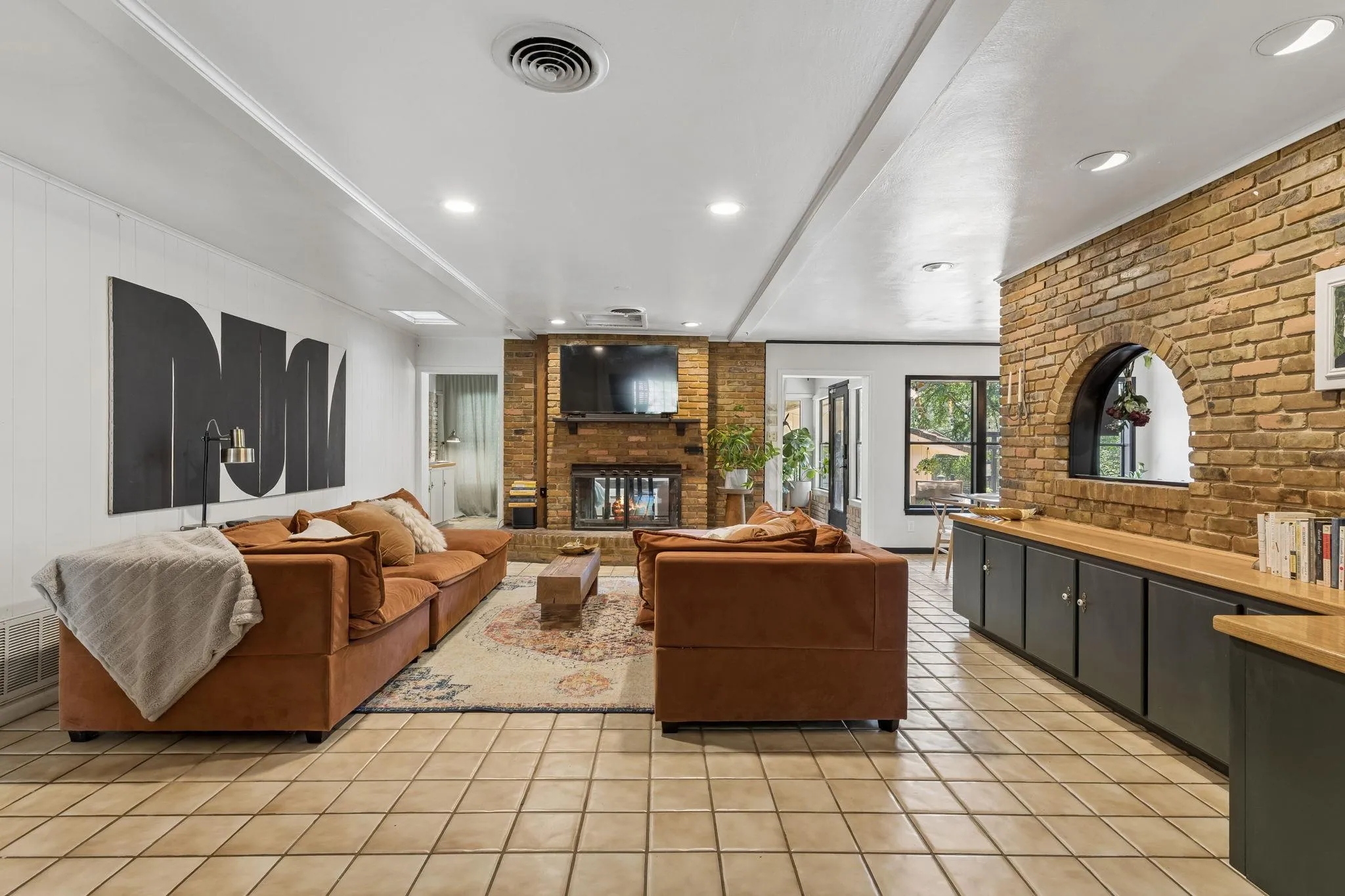 Photo 4 of 103 W MIMOSA CIR
