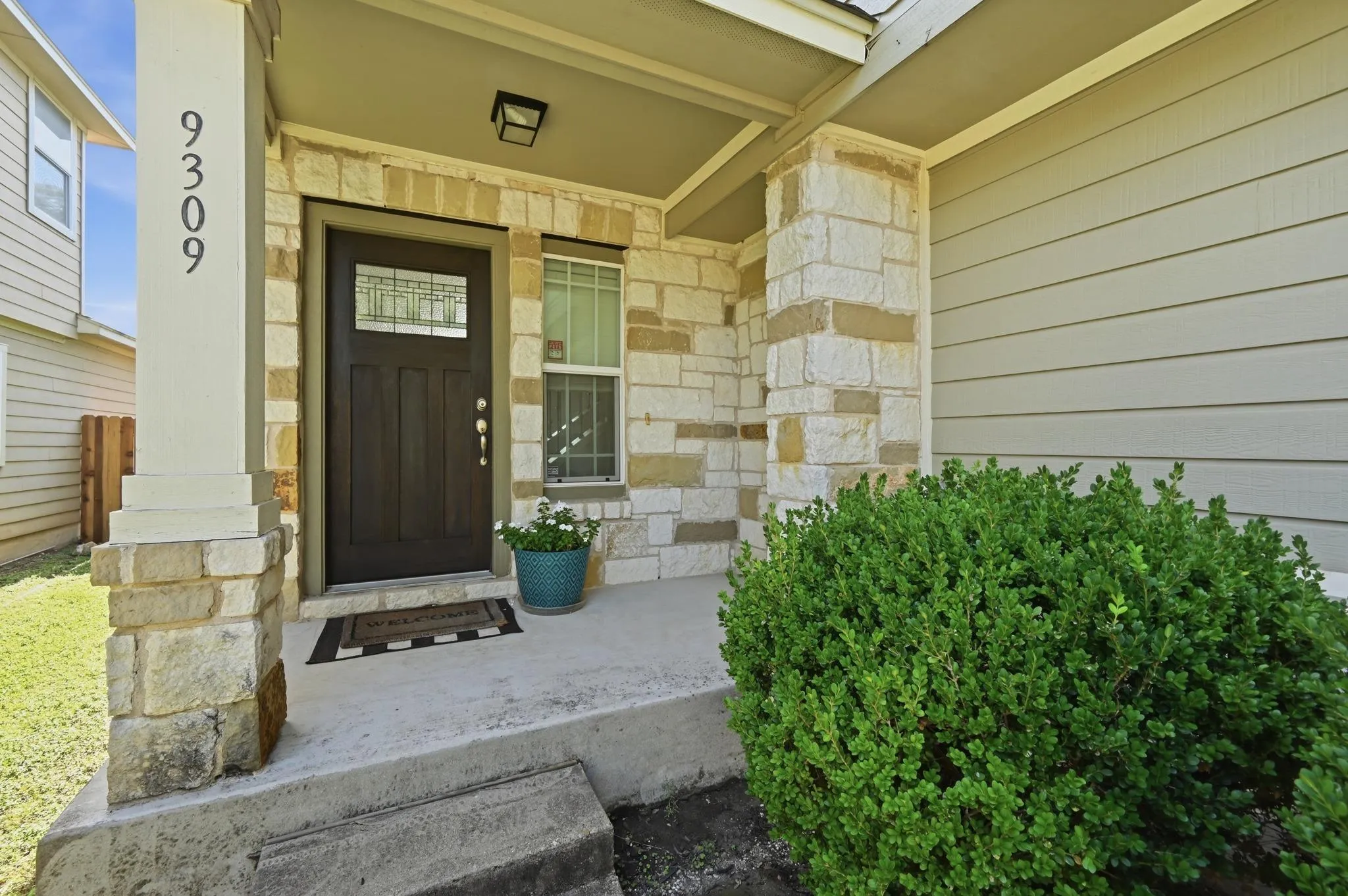 Photo 3 of 9309 SWEETGUM DR #147