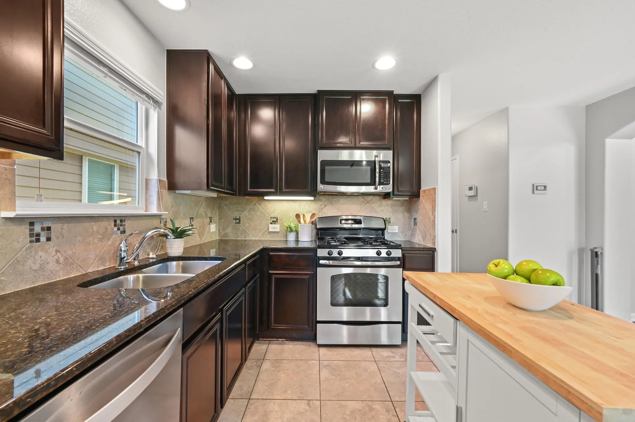 Photo 2 of 9309 SWEETGUM DR #147