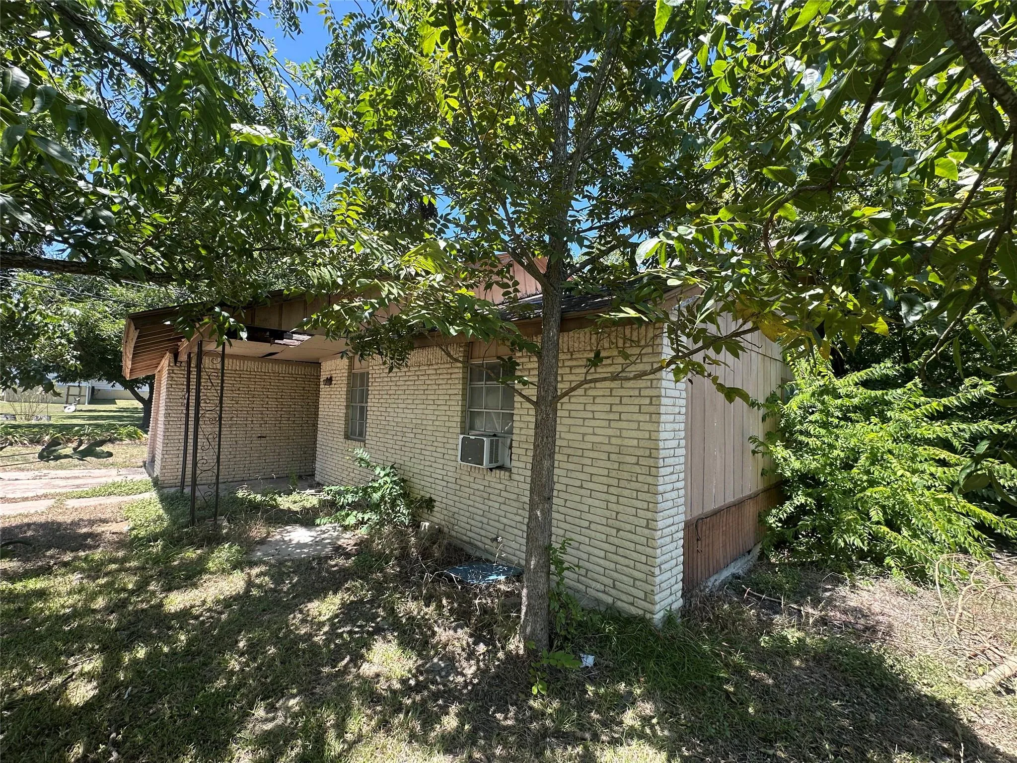 Photo 3 of 506 FOREST CT