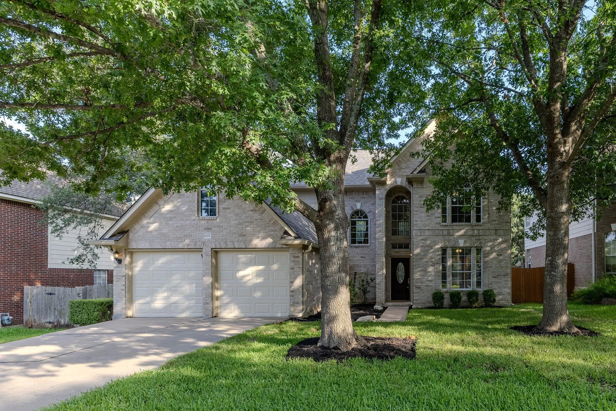 Photo 2 of 2021 WOODGLEN DR