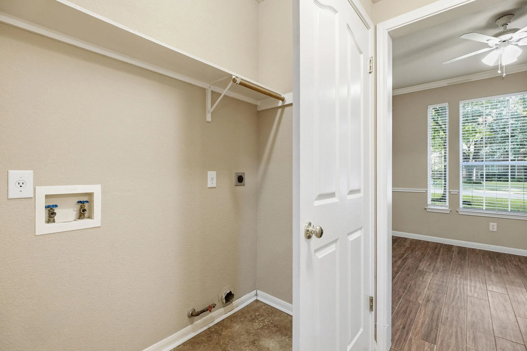 Photo 4 of 2021 WOODGLEN DR